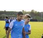 Arnold élabore un plan d'attaque pour le match amical contre le Venezuela
