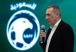 دونيس يقترب من حسم هوية حارس السعودية أمام أوروغواي