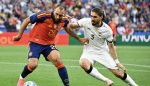 صوت خبير يطالب أرنولد بإشراك نجم المنتخب أمام فرنسا