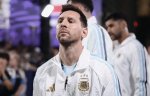 إبراهيموفيتش يشيد بميسي: أحياناً يبدو إنساناً.. وأحياناً لا يبدو كذلك!