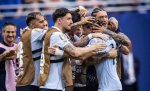 أزمة حادة تضرب معسكر أوروجواي قبل مواجهة إسبانيا في كأس العالم