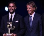 رسميًا.. سيسك فابريغاس مدرب الموسم في الدوري الإيطالي