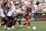 في 10 دقائق.. أولمو يُصنع هدفين في مباراة خماسية لبرشلونة