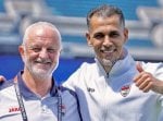 Graham Arnold aclara su relación con Younis Mahmoud