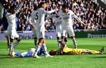 Emiliano Martínez taken to hospital after worrying collision against Everton