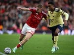 Arsenal continue to pressure the leaders with late win over Nottingham