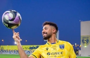 Al-Taawoun officially signs a contract with Hattan Bahbari
