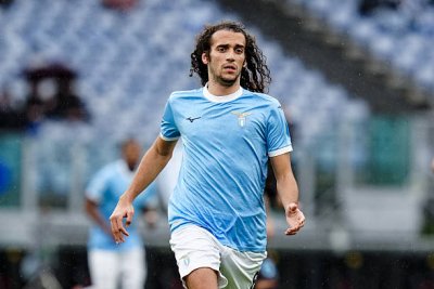 Fenerbahçe présente une offre officielle pour recruter Gündozi et la Lazio cherche un remplaçant