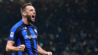 Newcastle se mueve para contratar a De Vrij