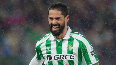 إيسكو يعود لتدريبات بيتيس بعد غياب طويل