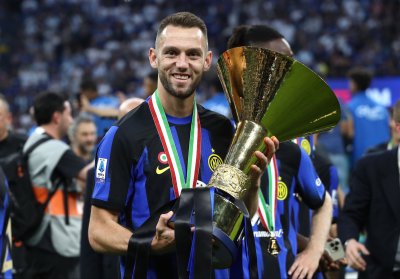 Inter ofrece una extensión corta a De Vrij y la decisión está en manos del jugador