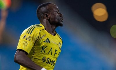 ساديو ماني يثق في الطب السعودي ويطمئن على والدته قبل الكلاسيكو