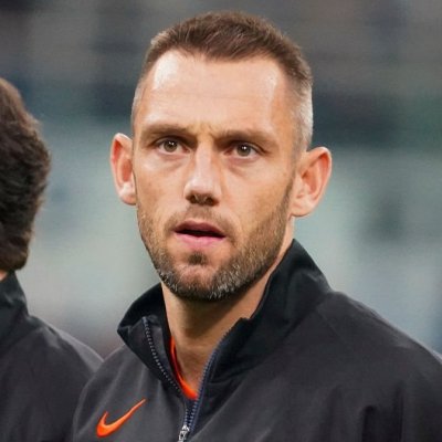 El Inter se mueve para renovar a De Vrij con una oferta corta y un salario más bajo