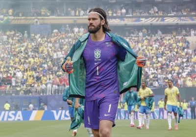 Zion Suzuki révèle le message d'Alisson après l'élimination du Japon : Garde la tête haute