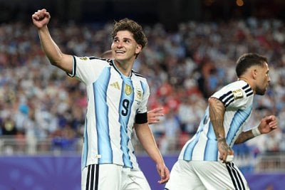 برشلونة يضع خطة بديلة في حال فشل التعاقد مع ألفاريز