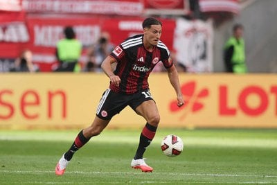 Tottenham sigue el talento de Frankfurt tras una actuación impresionante
