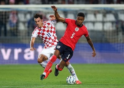 Arsenal espera la situación de Konsa antes del choque con Leeds