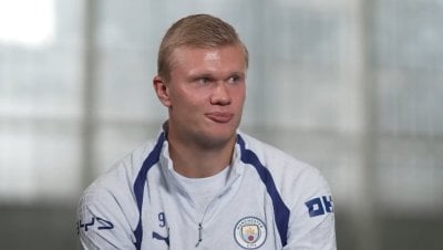 هالاند يطالب جماهير مانشستر سيتي بالتكاتف بعد إدانة النادي