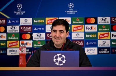 Eiraola: Araujo es un jugador ambicioso, y este es el caso de Szoboszlai y Frimpong