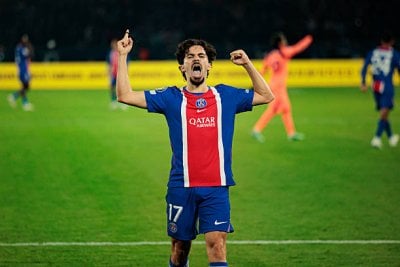 فيتينيا يواصل عقدته لبرشلونة