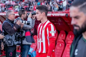 لاعب ريال مدريد السابق ينقذ زوجين من الغرق