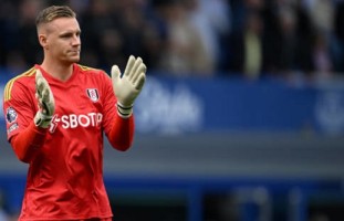 Fulham's goalkeeper makes a goal for the team in the Premier League