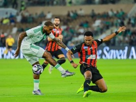 Le joueur de l'Ali est expulsé lors du match contre Riyad