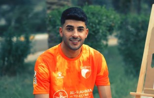 Officiellement.. Al-Karma annonce son contrat avec Ahmed Hassan Mkenzi