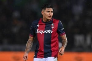 Chelsea Monitoring Bologna Striker Santiago Castro for Potential Transfer