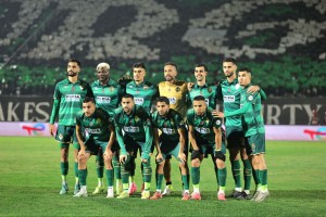 أنس الزنيتي يفسخ عقده مع الرجاء الرياضي ويشعل أزمة جديدة في الفريق