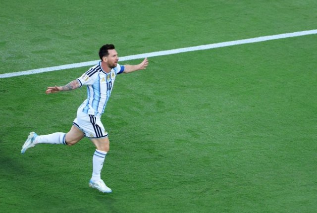 ميسي يكتب التاريخ من جديد في كأس العالم