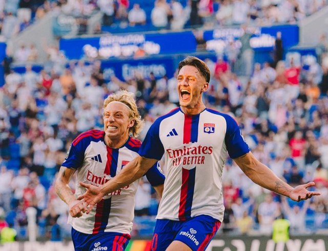 Olympique Lyon temporarily tops Ligue 1 after victory over Auxerre