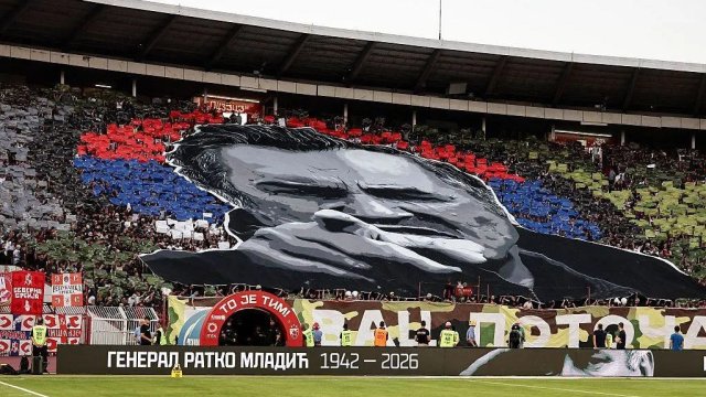 Red Star fans commemorate Ratko Mladić with controversial tifo