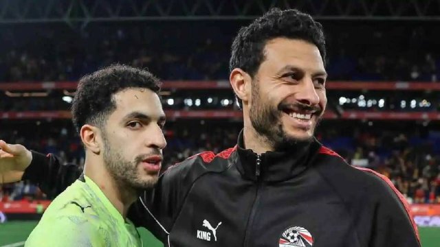 إعلامي يكشف مفاجأة بشأن حارس مرمى الأهلي أمام المقاولون
