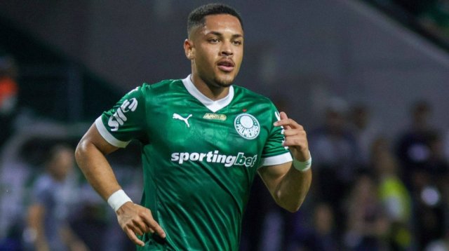 Manchester United vigila a Vitor Roque