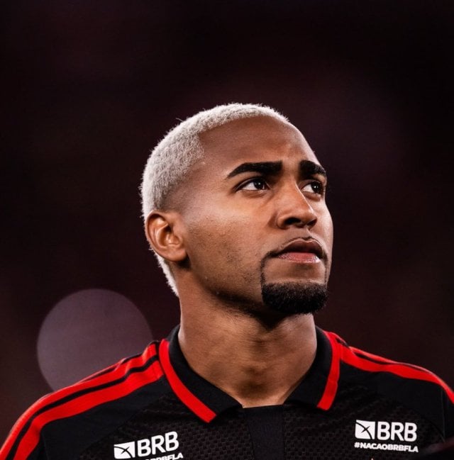 Le Sharjah FC fait une offre pour prêter le joueur Laurent du CR Flamengo