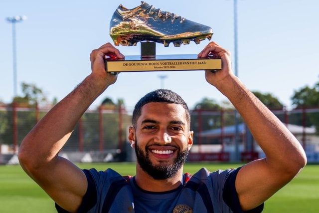 Sibari remporte le soulier d'or en tant que meilleur joueur de la ligue néerlandaise