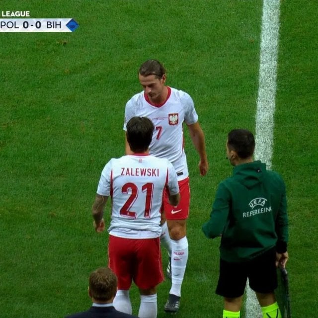 Injury raises concern at SL Benfica as Kaminski exits Poland vs Bosnia match
