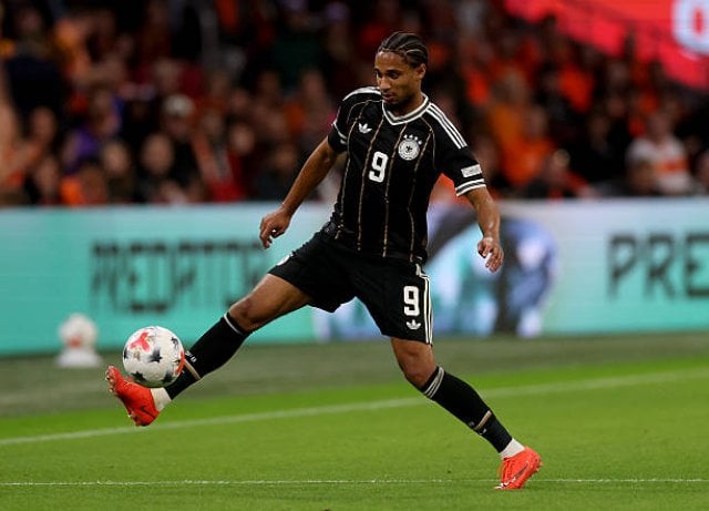 Liverpool compete with Arsenal to sign Brentford winger