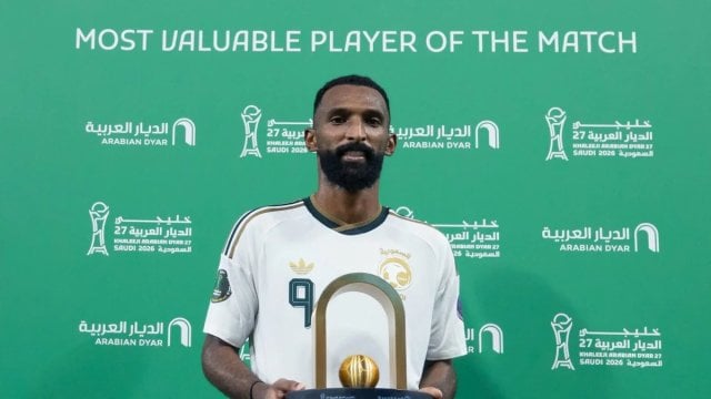 فراس البريكان رجل مباراة الأخضر أمام عمان