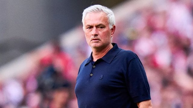 Mourinho enflamme le vestiaire du Real Madrid avec un message fort : tout le monde est contre nous