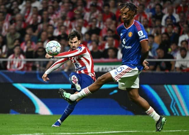 Atlético beat Manchester United 2-0 in the UEFA Champions League