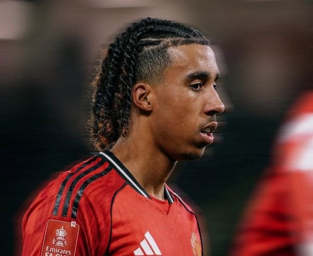 El Milan AC busca fichar a Leny Yoro del Manchester United