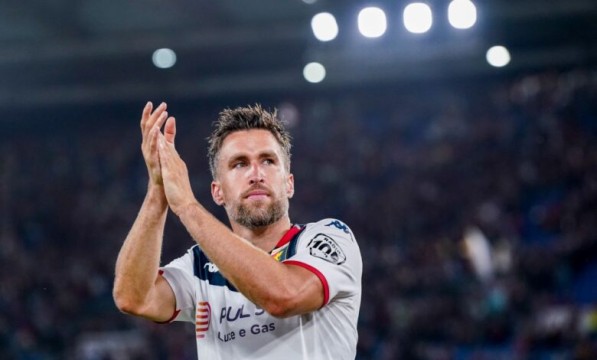لاعب المنتخب الهولندي يعلن إعتزاله