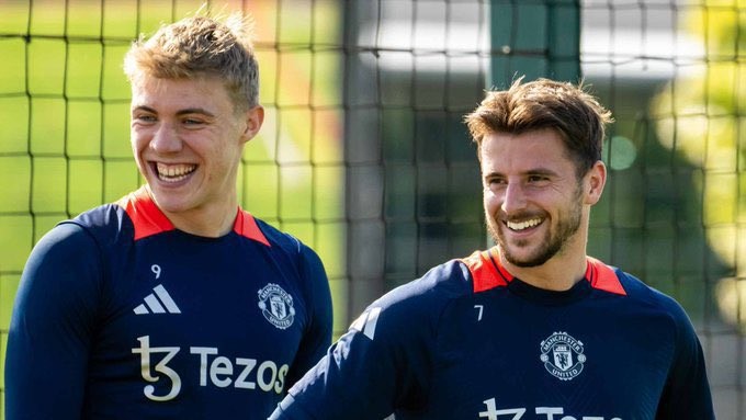 The Manchester United duo returns to training