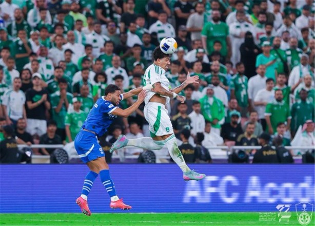 ميدو يشيد بأداء نجم الأهلي أمام الهلال