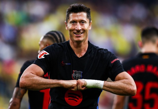 Lewandowski causes concern in Barcelona
