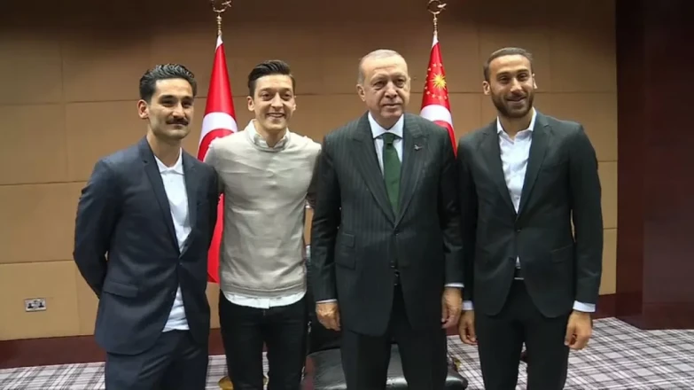 Ozil joins the Turkish Justice and Development Party