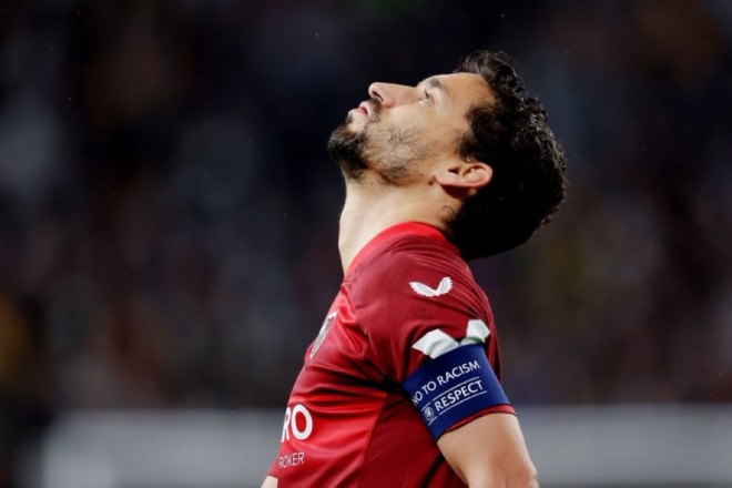 Sevilla holds a ceremony to honor Navas