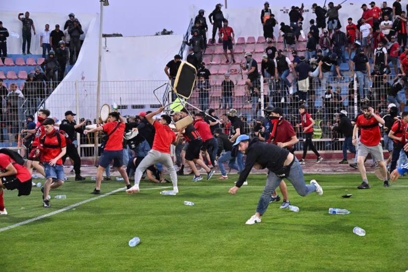 الكاف يحيل أحداث شغب مباراة آسفي إلى لجنة الانضباط